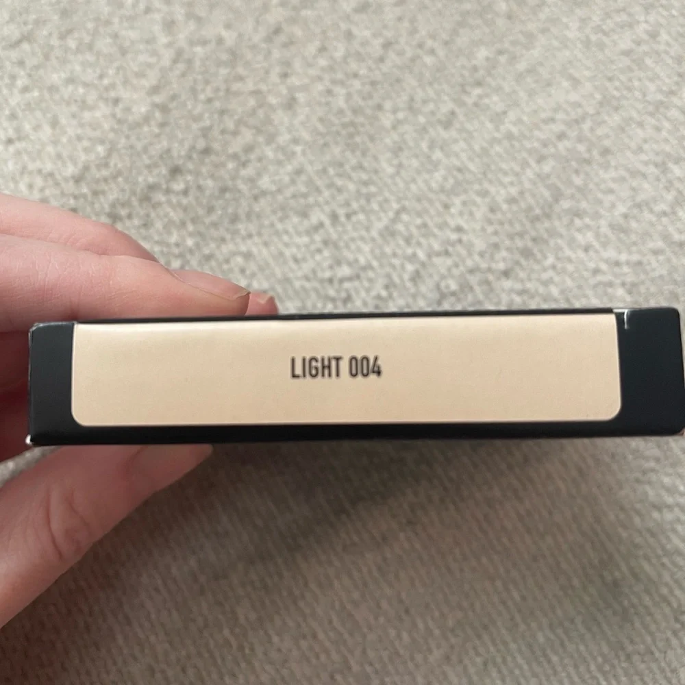KVD Beauty Good Apple Lightweight Full-Coverage Cream Foundation Balm - 004